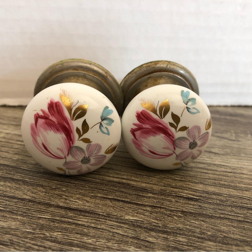 Vtg Hand Painted Gainsborough Hardware Knobs